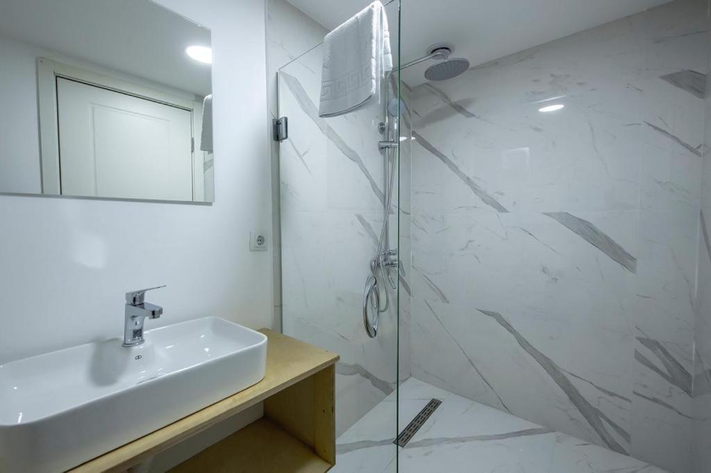 Opera Boutique Hotel 第比利斯 外观 照片
